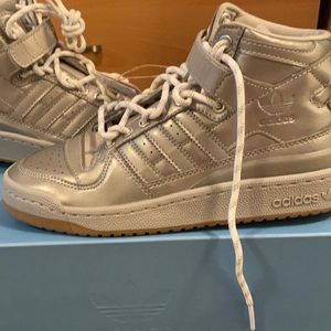 NWTO Ivy Park x Adidas Silver Forum Mid